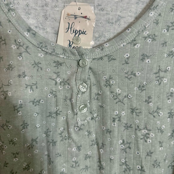 NWT. Hippie Rose Trendy Plus Size Printed Henley Neck Top Juniors 3X Sage Ditsy. - Picture 4 of 14